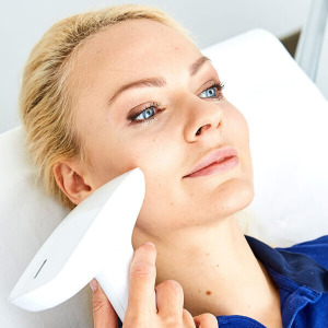 Aknenarben lasern Linz, Aknenarben weglasern, Lasertherapie im MED Zentrum 1. Lasertherapie Aknenarben, Aknenarben behandeln, Aknenarben lasern