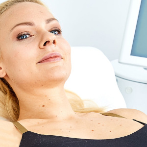 Falten Behandlung Dekolleté Linz, Dekolleté Falten entfernen, Dekolletee unterspritzen mit PRP, Falten Behandlung Linz, Dekolleté Falten entfernen, Faltenbehandlung Eigenblutplasma, PRP Falten Behandlung Dekolleté. Faltenbehandlung PRP, Decolleté straffen, Decolleté Hyaluronsäure Behandlung. Dekolleté Falten Korrektur, Dekolleté Falten Behandlung Blutplasam, Dekolleté Faltenbehandlung. Faltenglättung am Dekoltee, Faltenbehandlung Dekolleté Med Zentrum 1