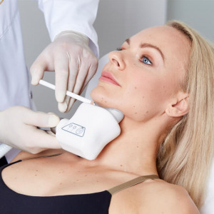 Kryolipolyse Kinn Behandlung in Linz. Doppelkinn entfernen, Entfernung Doppelkinn, Kryolipolyse Behandlung Kinn. Kryotherapie Kinn Linz. Kältebehandlung gegen Fett am Kinn, Kinn Kältetherapie